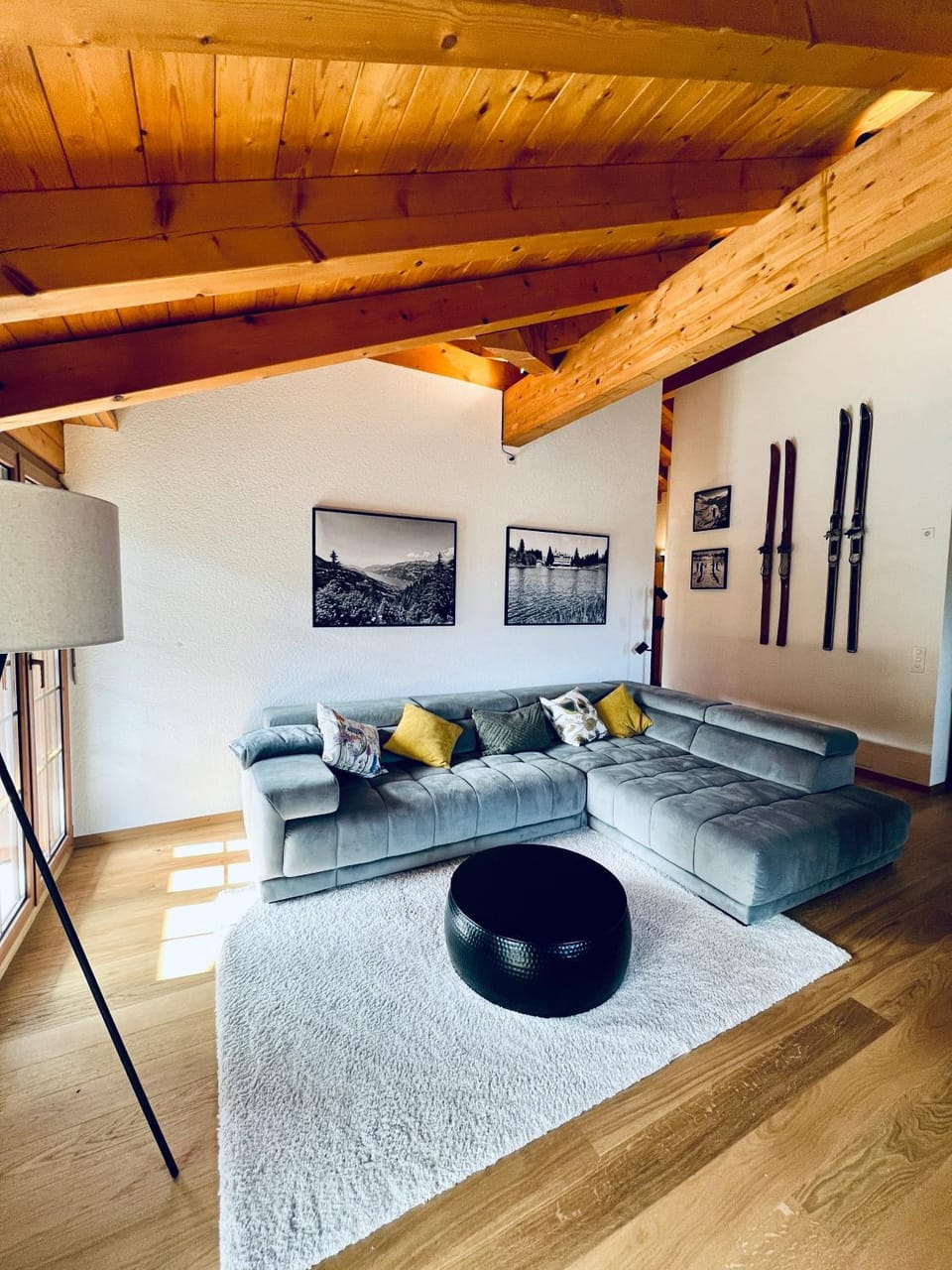 Living room, Photo of the whole room, Seating area
