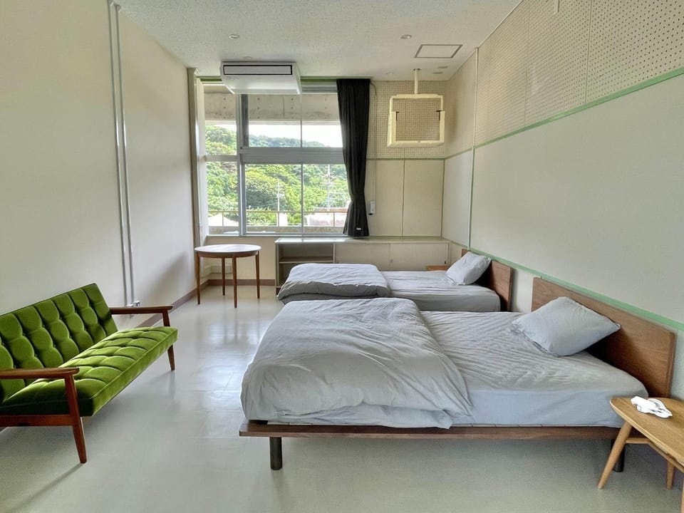 LivingAnywhere Commonsうるま twin bed room - Vacation STAY 88989v Hotel in Okinawa Prefecture