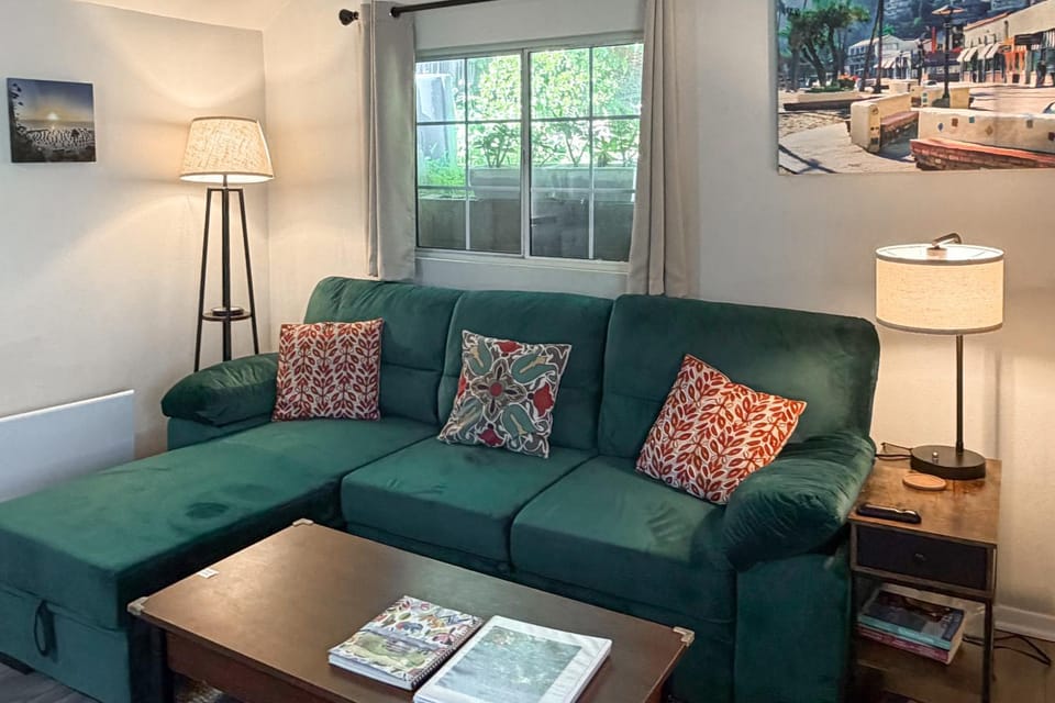 Avalon Cottage < Half-Mi to Beaches & Crescent Ave House in Avalon