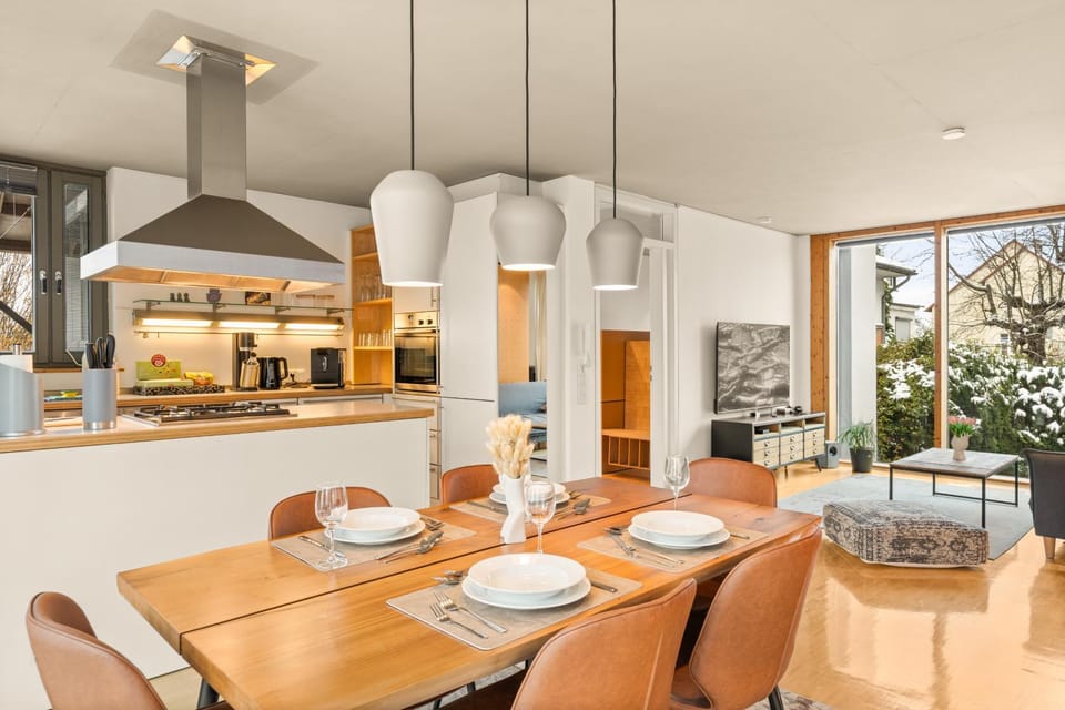 TV and multimedia, Living room, Seating area, Dining area, kitchen