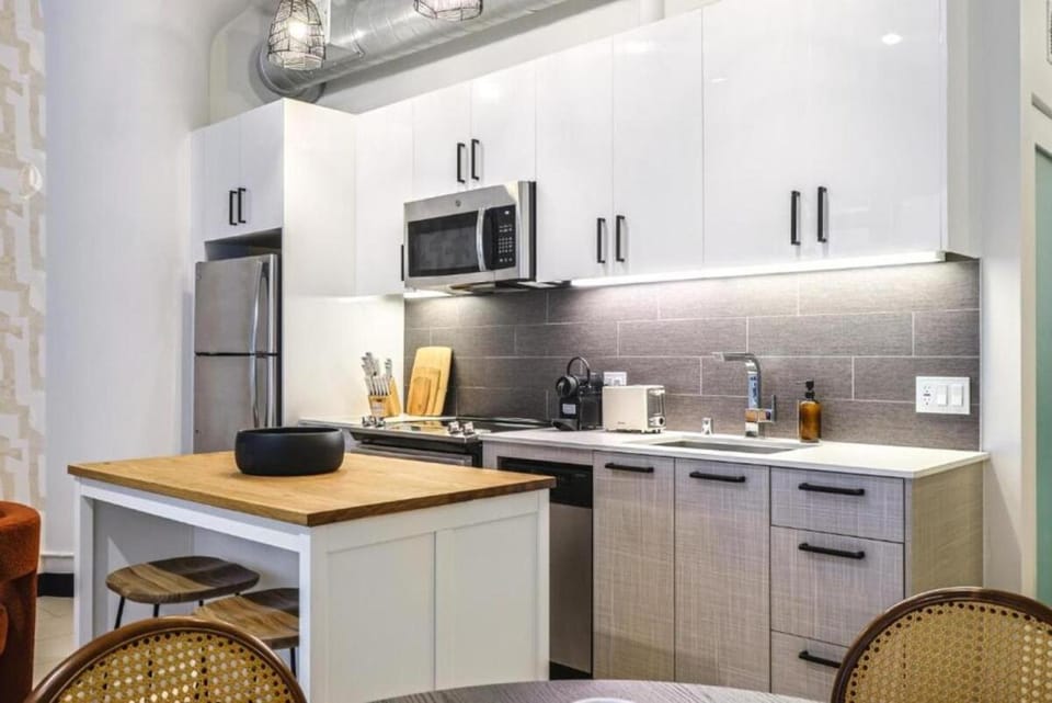 Stunning 1 BDR 1 BTH Modern Loft with Pool, Jacuzzi in DTLA! Apartment in Los Angeles