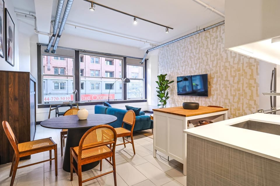 Stunning 1 BDR 1 BTH Modern Loft with Pool, Jacuzzi in DTLA! Apartment in Los Angeles