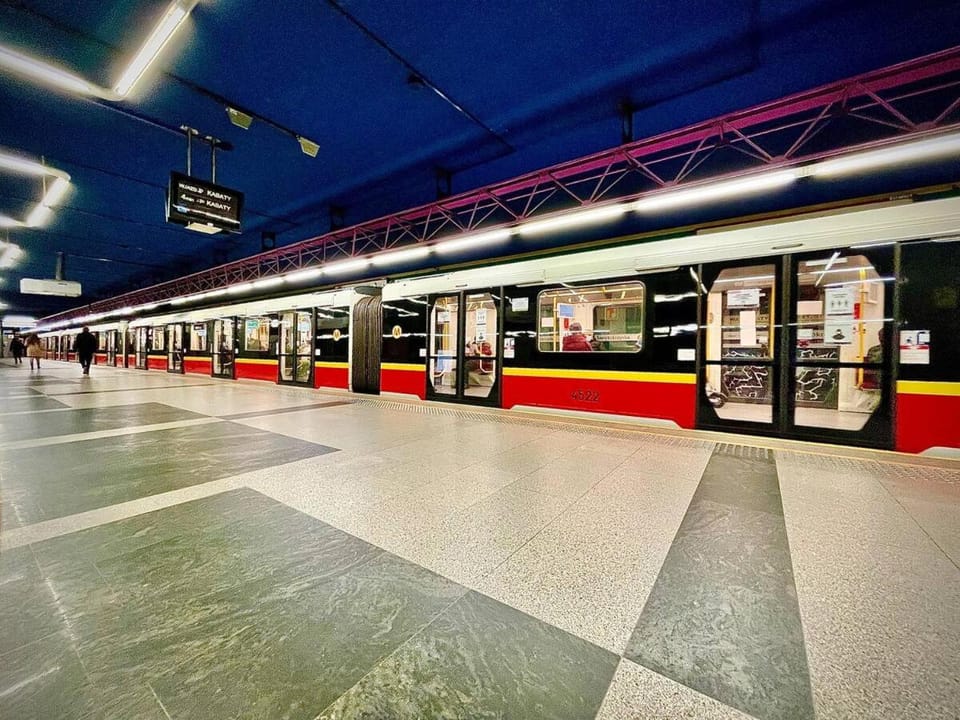 FORUM 3 metro fast WiFi 400 Mbs TV HBO Disney+ Apartment in Warsaw
