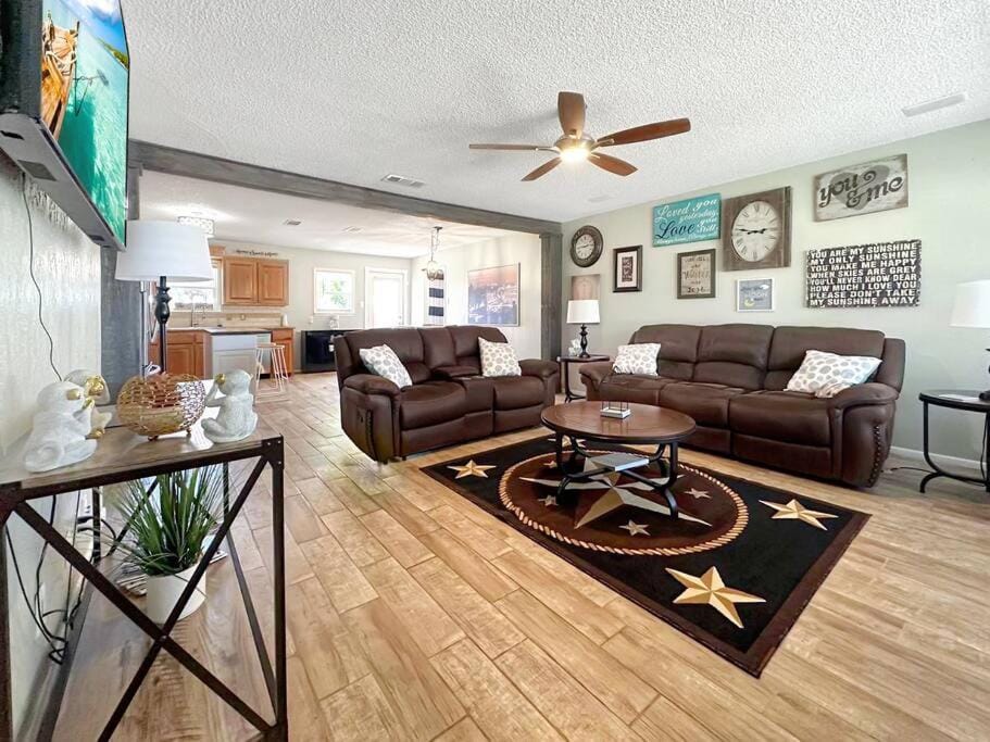 Yellow Texas Star House blocks from Goodfellow AFB House in San Angelo