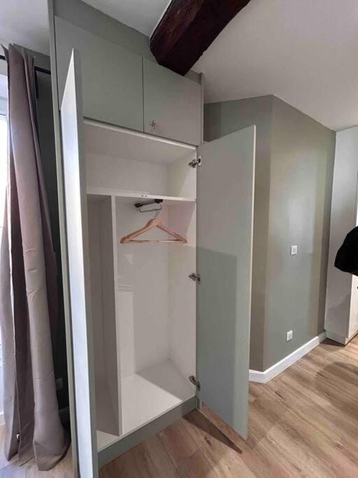 La Vie est Belle à Montreuil Wi-Fi & Métro 9 Parking gratuit Apartment in Paris