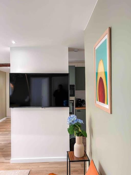 La Vie est Belle à Montreuil Wi-Fi & Métro 9 Parking gratuit Apartment in Paris