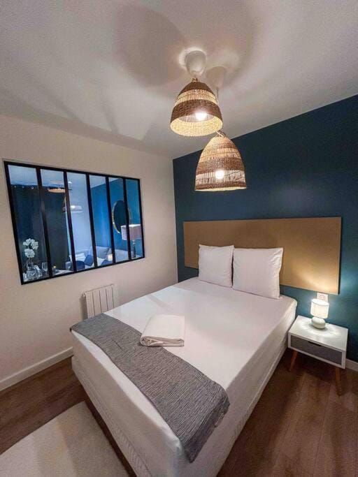 Bed, Photo of the whole room, Bedroom