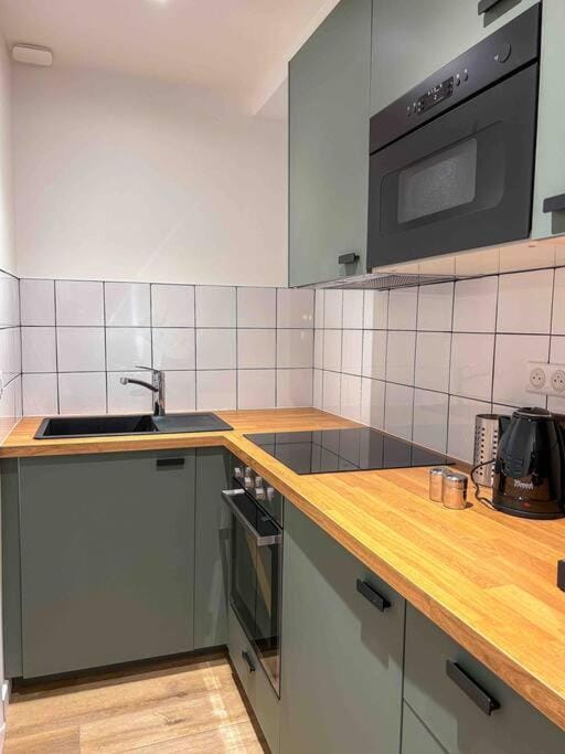 Kitchen or kitchenette, minibar, pet friendly, stove
