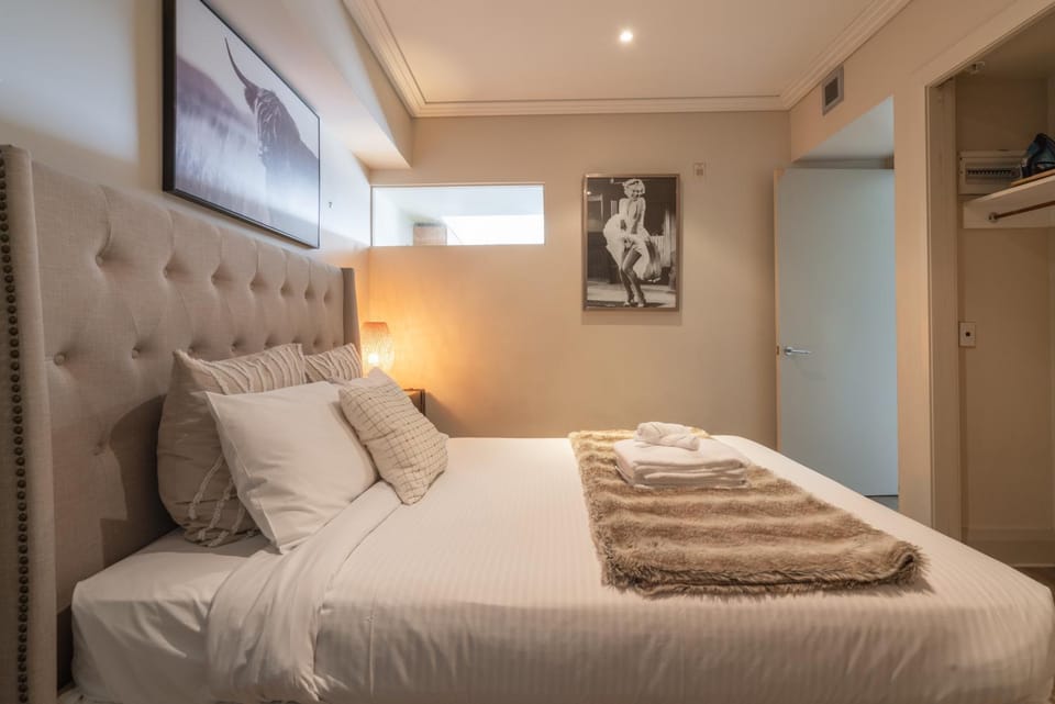 Luxury Waterfront Haven On Viaduct Harbour Apartment in Auckland