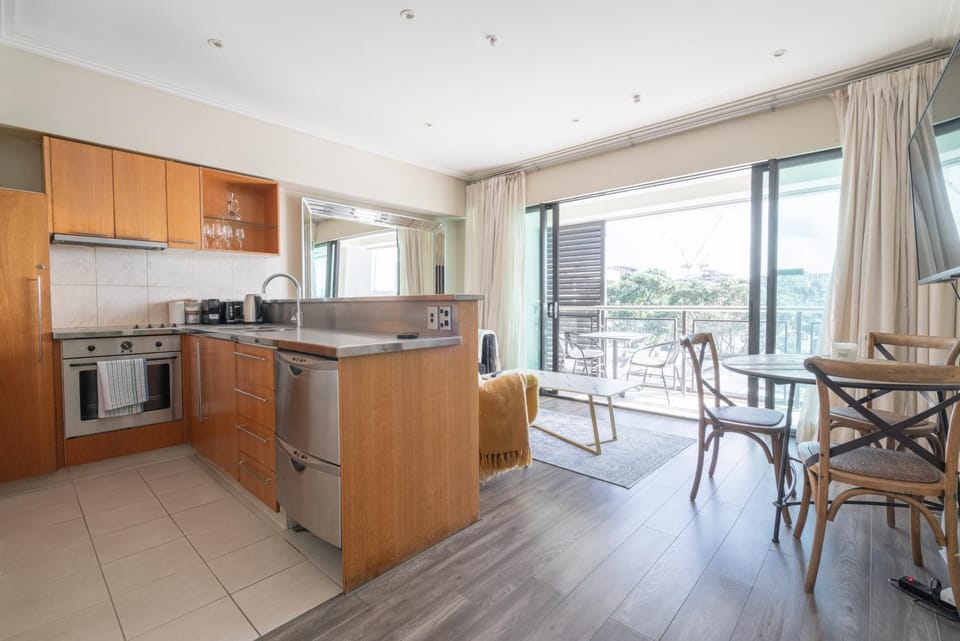 Luxury Waterfront Haven On Viaduct Harbour Apartment in Auckland