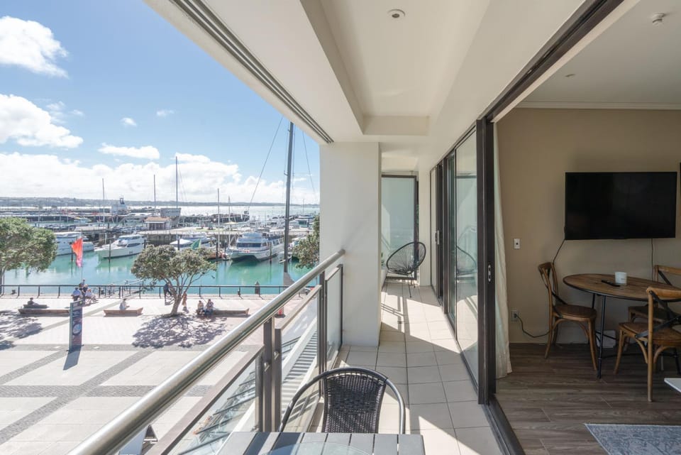 Luxury Waterfront Haven On Viaduct Harbour Apartment in Auckland