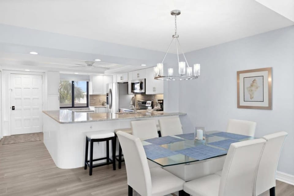 Loggerhead 253- Beachfront Residence w Vaulted Ceilings House in Sanibel Island