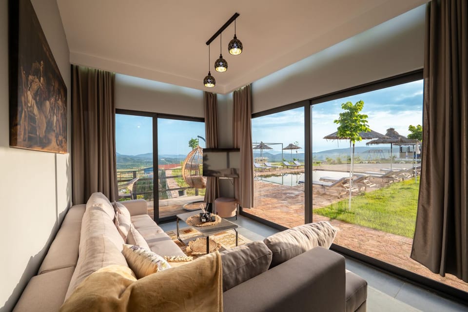 View (from property/room), Balcony/Terrace, Seating area, Sea view
