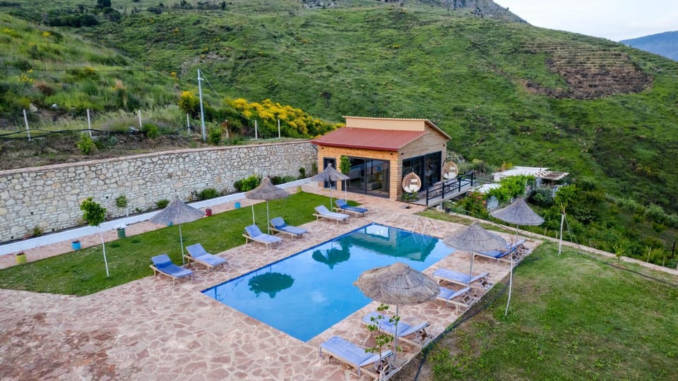 Property building, Patio, Garden, Garden view, Mountain view, Pool view, Swimming pool, sunbed