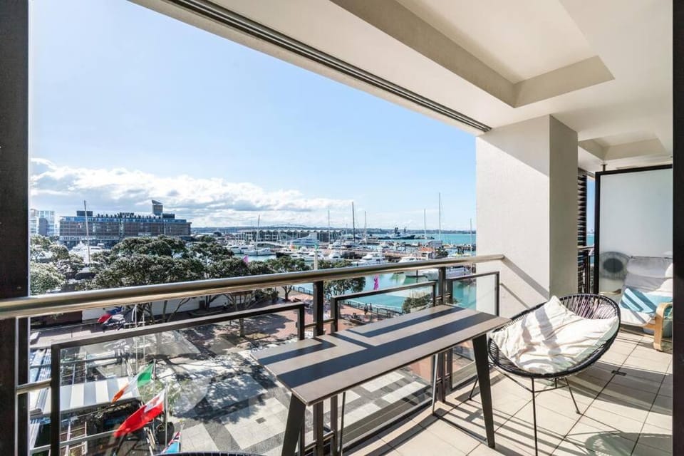 A Luxury Waterfront Nest Above Viaduct Harbor Apartment in Auckland