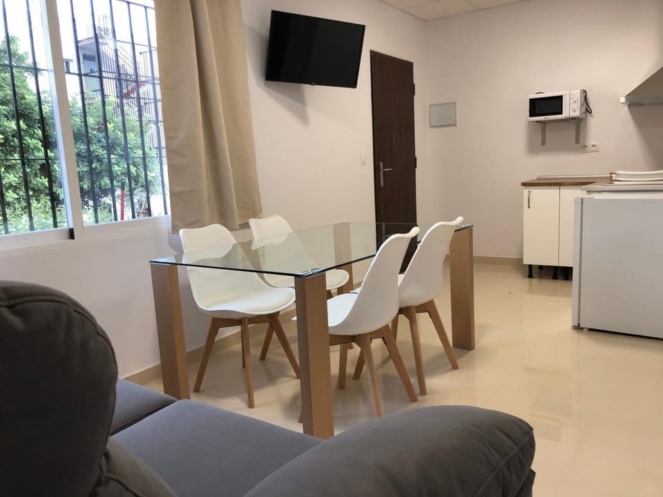 Communal lounge/ TV room, TV and multimedia, Kitchen or kitchenette, Living room, Seating area, minibar