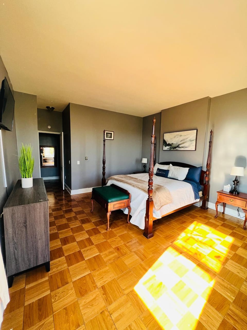 Bed, Photo of the whole room, Bedroom