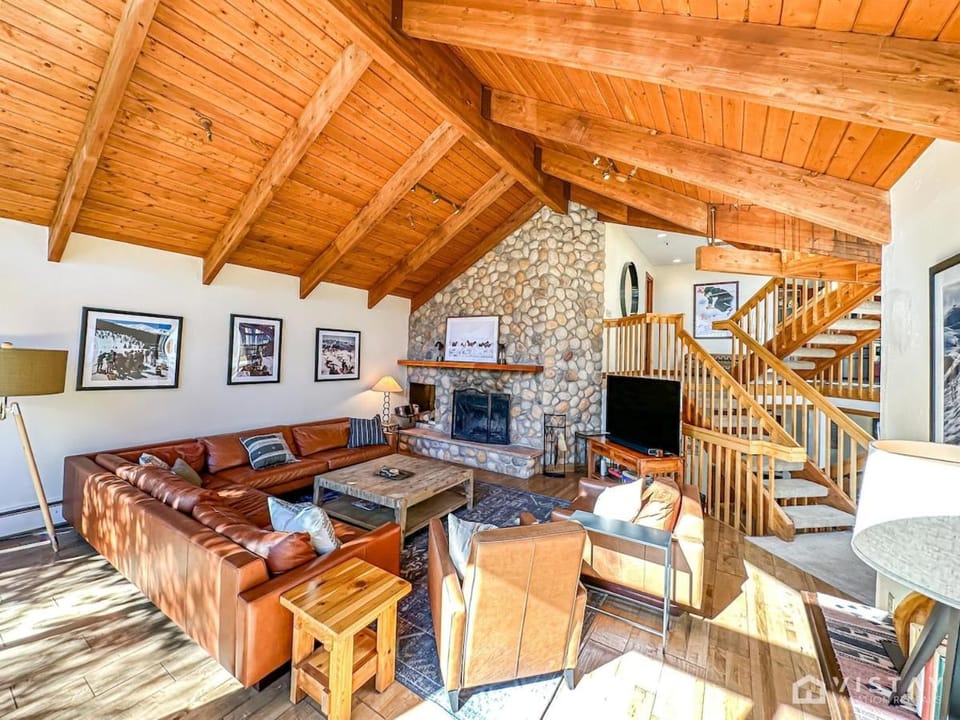 Peak Comfort: Sauna, Scenic Views House in Park City