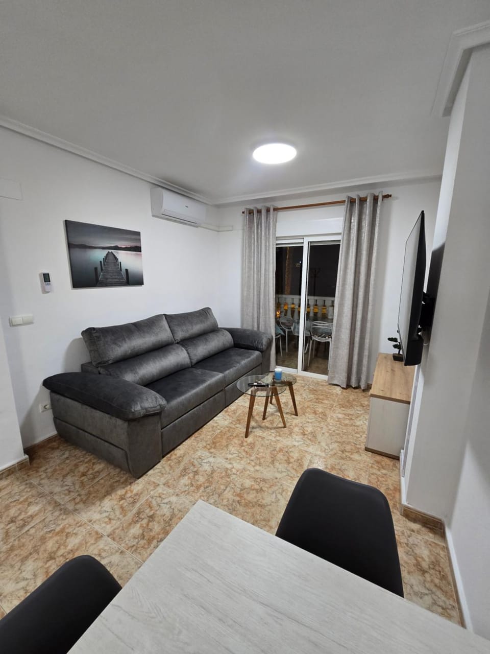 Living room, Other, Guests, Street view, Dinner, internet