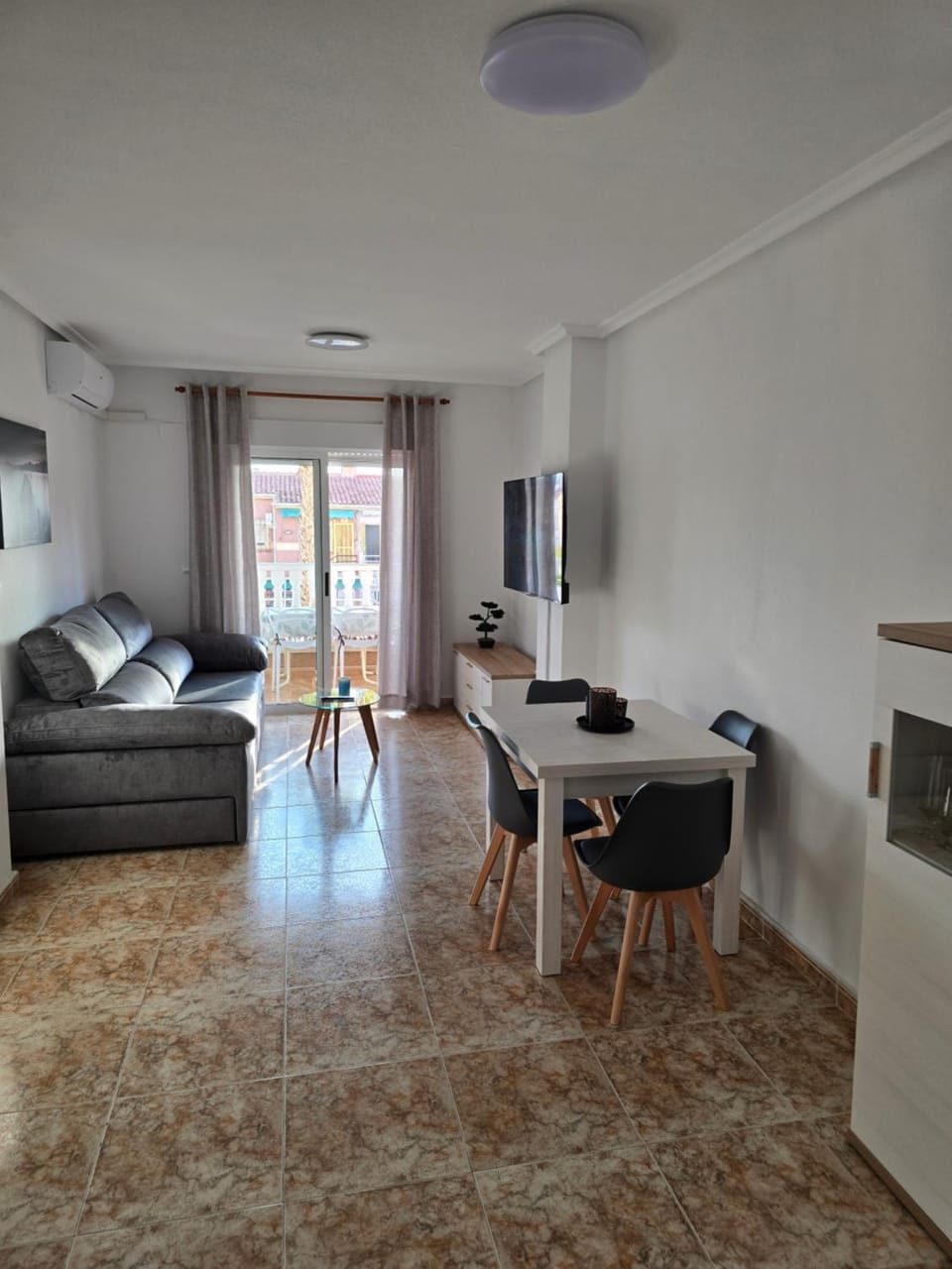 Living room, Seating area, Dining area, Family