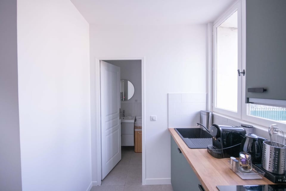 Portes de Paris RER C à 2 min WiFi & Parking Inclus Apartment in Île-de-France
