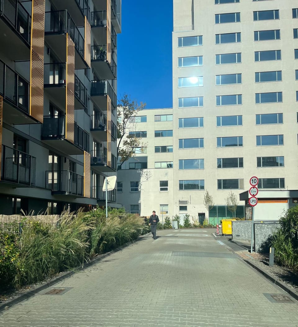 Property building, Day, Neighbourhood, Street view, Location, Parking