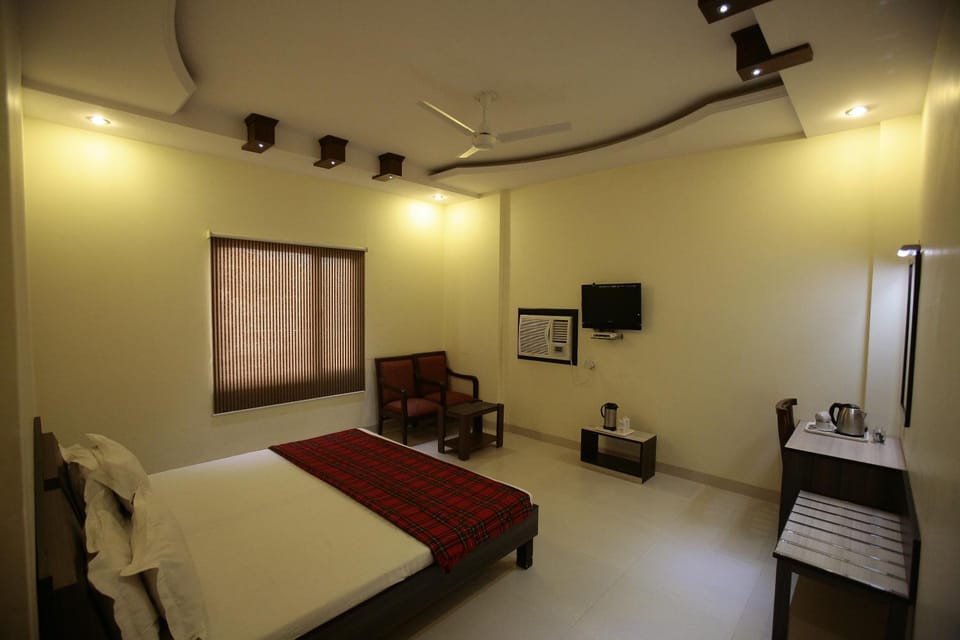 Shower, Toilet, Bed, TV and multimedia, Coffee/tea facilities, Bedroom