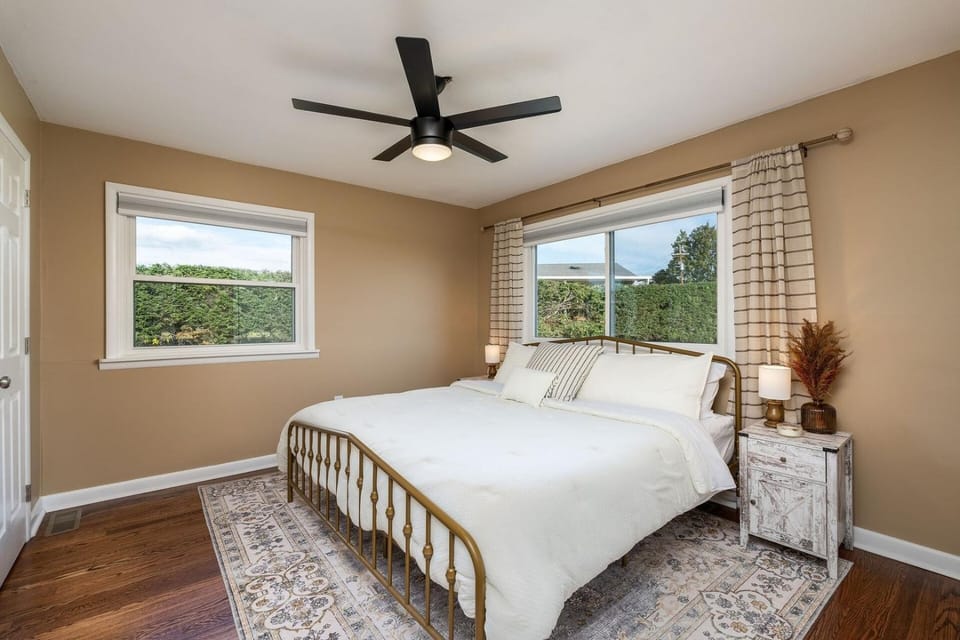 *NEW* Dragster Dream House: 3BD/2BA + Game Room House in Bristol