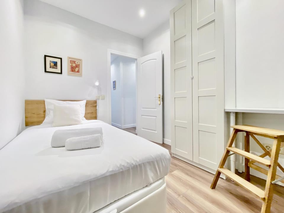 Puerta de Toledo VII - Apartamento de 2 dormitorios con Balcón Apartment in Madrid