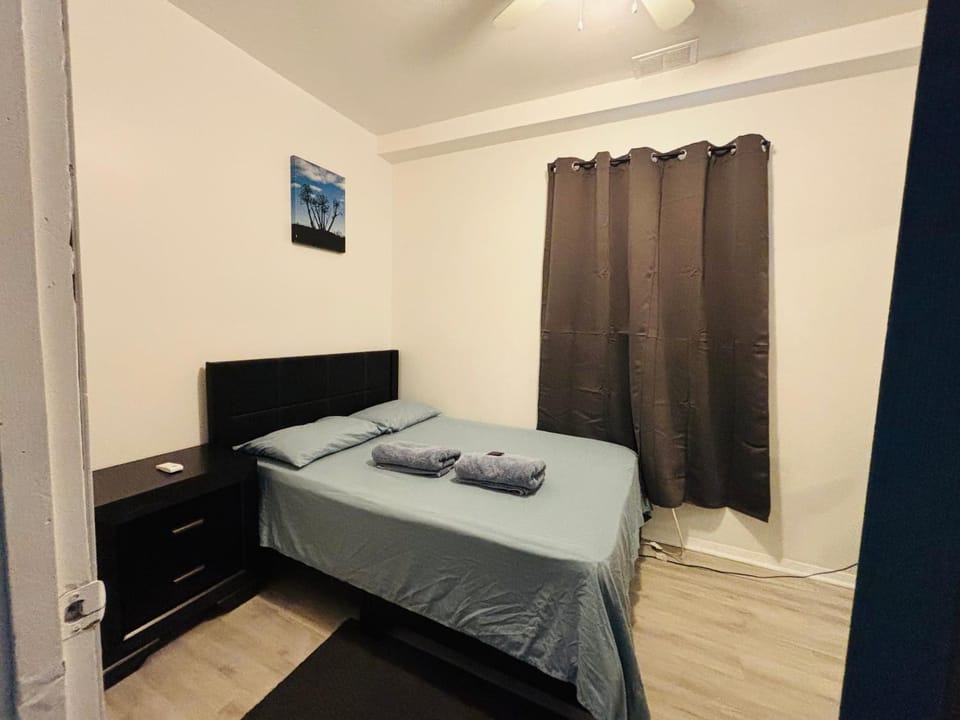 Greater Grand Crossing/Hyde Park Apartment in Chicago