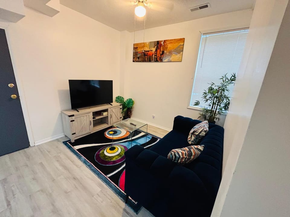 Communal lounge/ TV room, TV and multimedia, Living room, Seating area