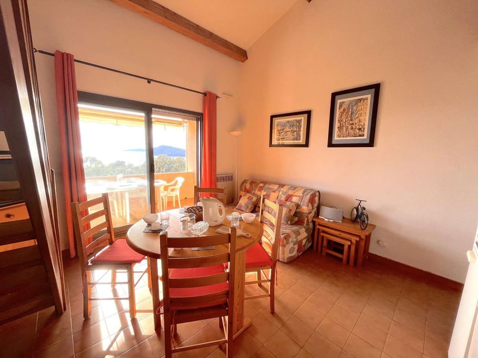 Appartement T3 avec mezzanine et parking au Rayol-Canadel - FR-1-226B-176 Apartment in Rayol-Canadel-sur-Mer