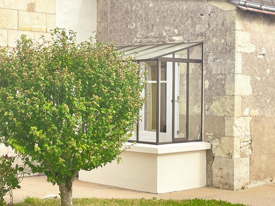Gîte Rénové en Tuffeau avec Jardin, Animaux Bienvenus - FR-1-381-556 House in Centre-Val de Loire