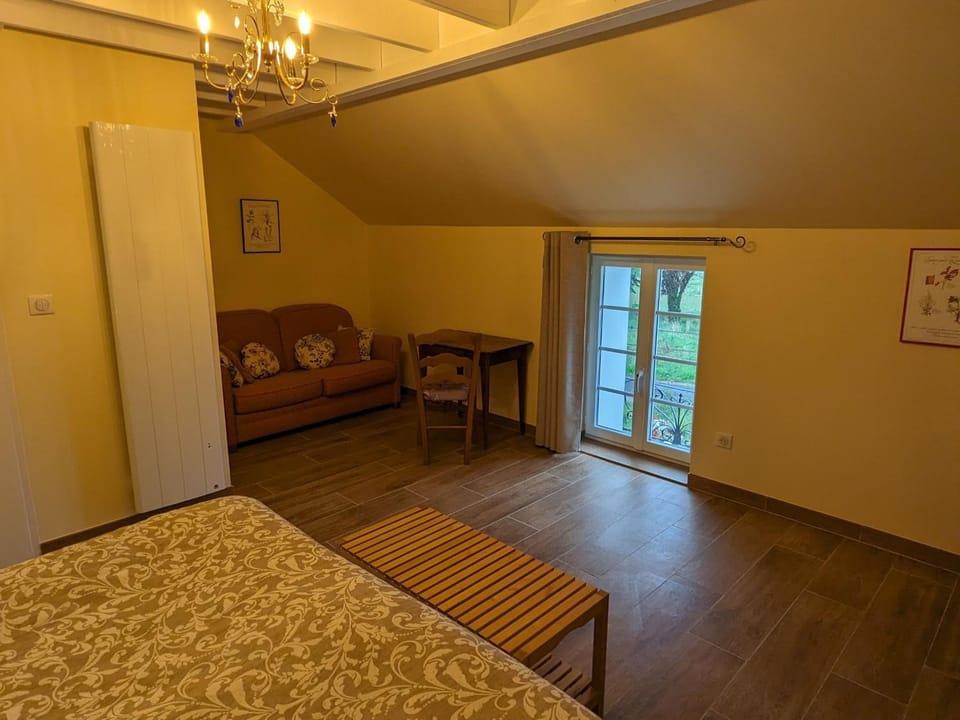 Gîte chaleureux avec jardin, accueil chevaux, proche Loire à Vélo et sites historiques - FR-1-590-415 House in Centre-Val de Loire