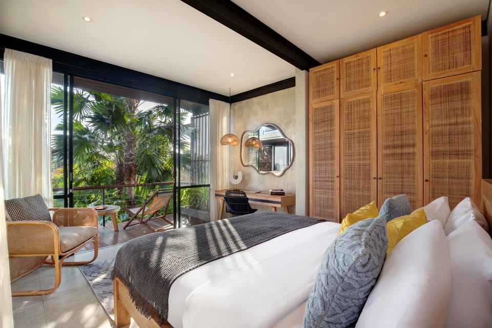 Bed, Photo of the whole room, Seating area, Bedroom, wardrobe