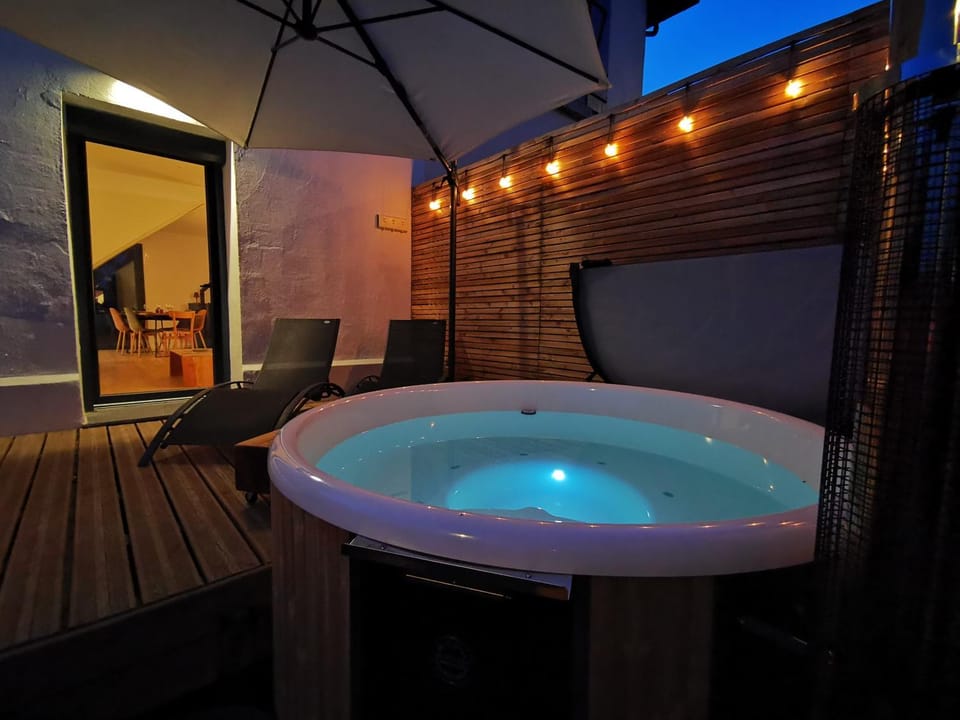 Hot Tub, Hot Tub