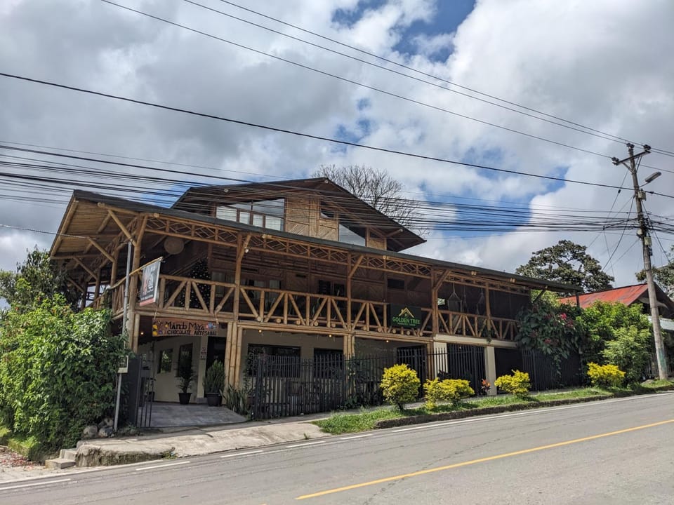 GOLDEN TREE MINDO ECO-LODGE Nature lodge in Pichincha