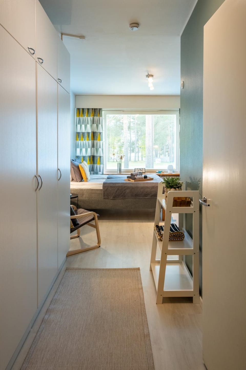 Photo of the whole room, Bedroom, wardrobe