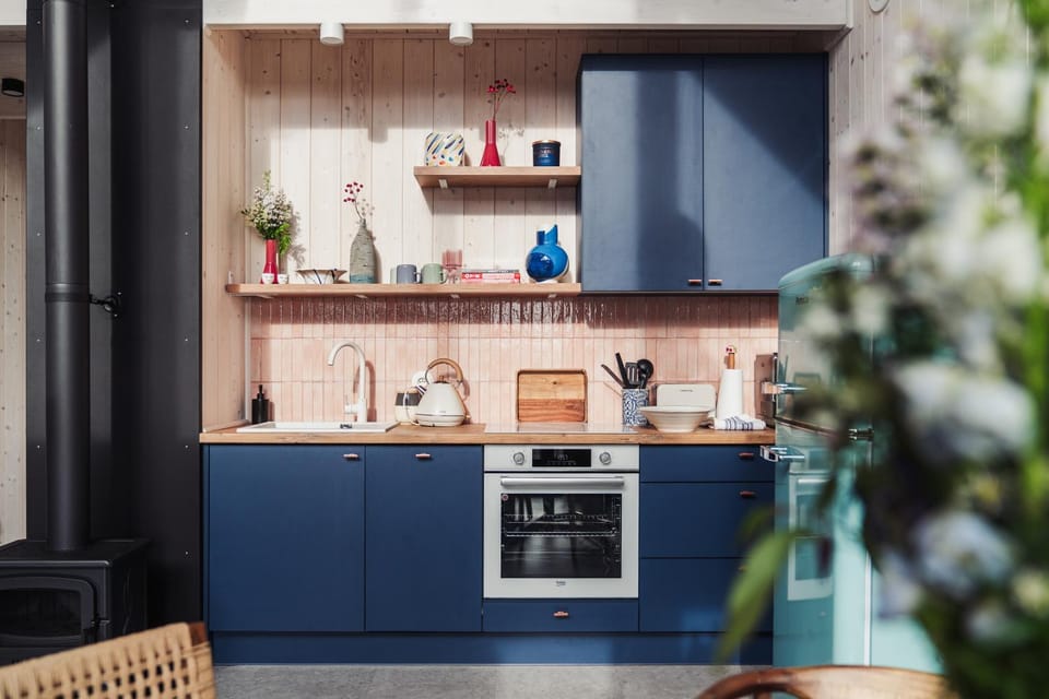 Kitchen or kitchenette, pet friendly, stove, toaster