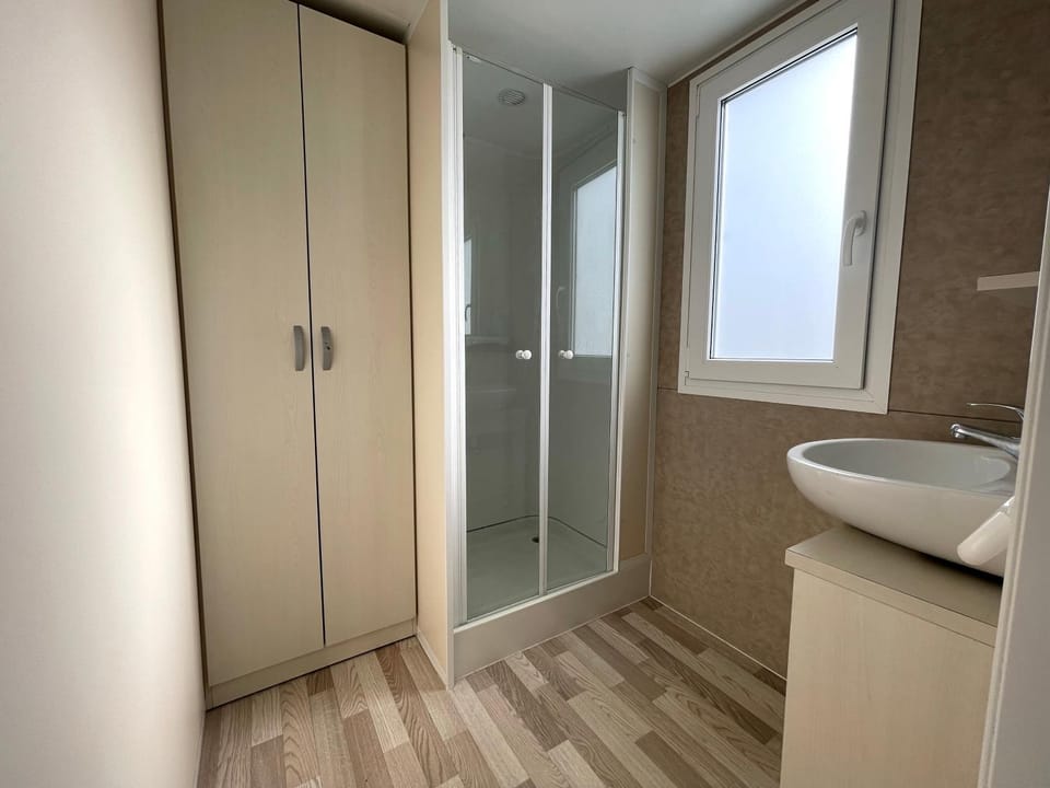 Bathroom, wardrobe