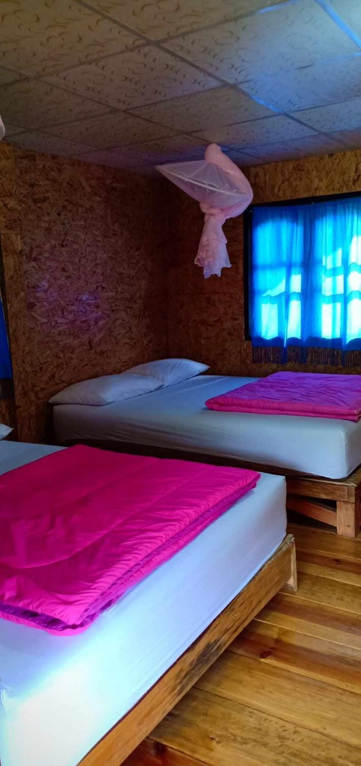 Rimna Banpark ริมนาบ้านพัก House in Thailand