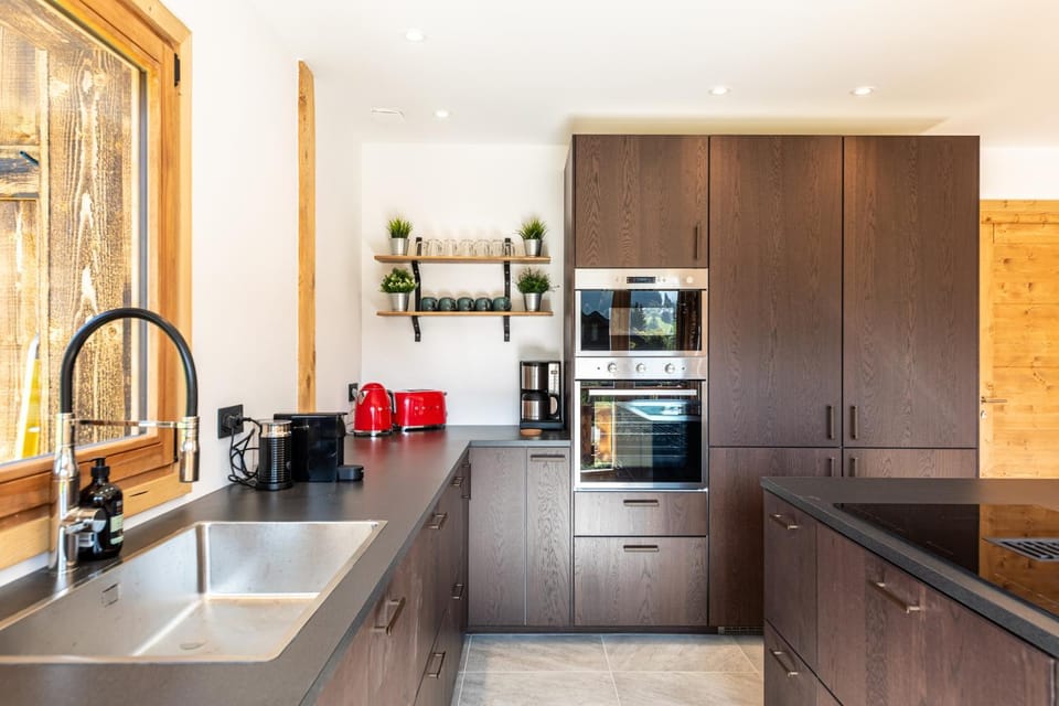 Coffee/tea facilities, Kitchen or kitchenette, minibar, pet friendly, stove