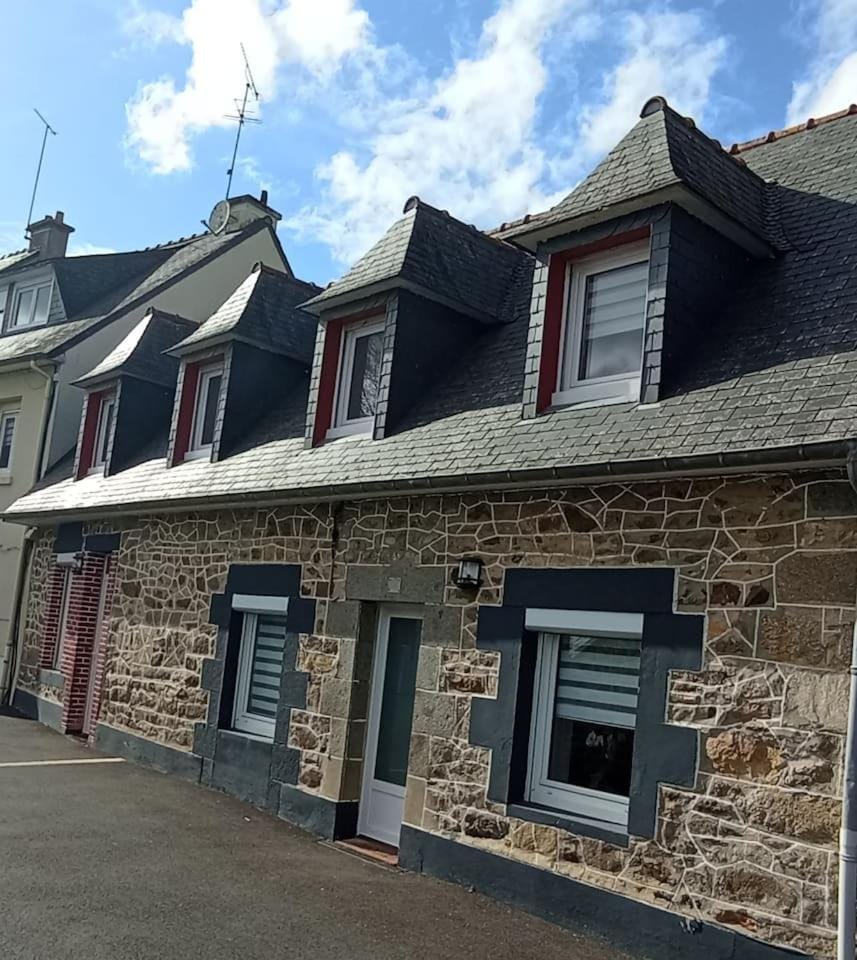 Gîte Baie de St-Brieuc -3 chambres et 3 salles de bain - parc expo - jardin terrasse - Parking gratuit House in Brittany