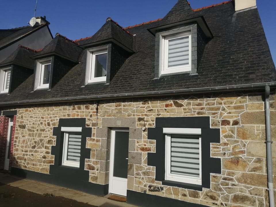 Gîte Baie de St-Brieuc -3 chambres et 3 salles de bain - parc expo - jardin terrasse - Parking gratuit House in Brittany