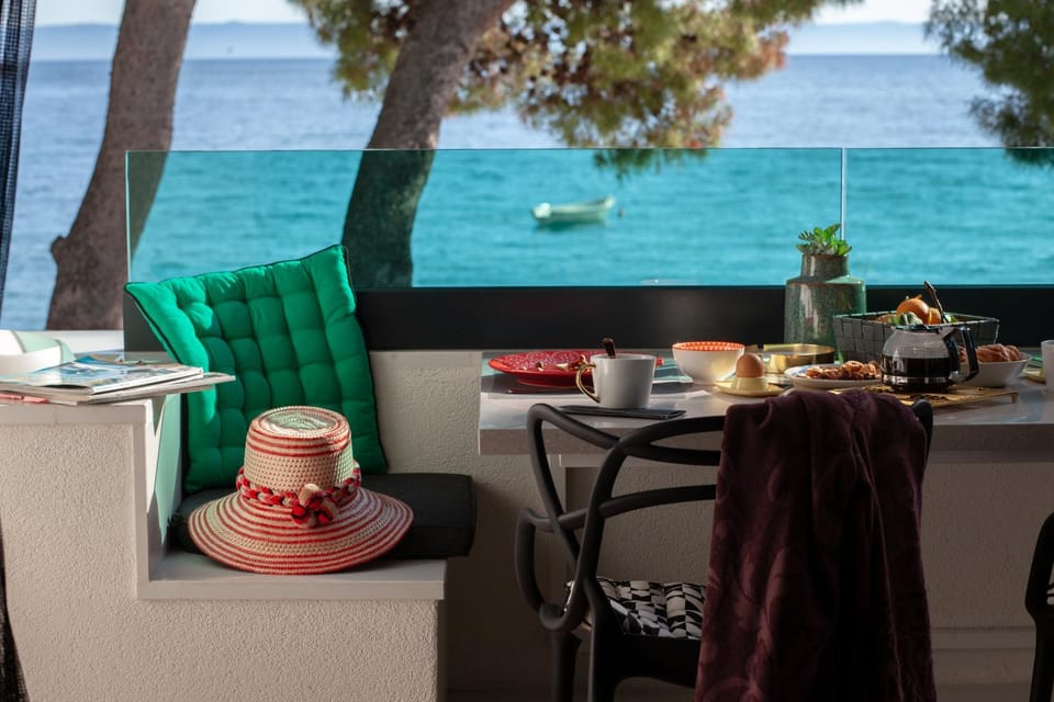 Day, Natural landscape, View (from property/room), Balcony/Terrace, Food and drinks, Seating area, Dining area, Sea view