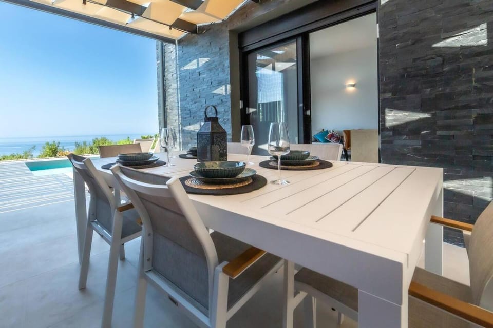 Patio, Dining area