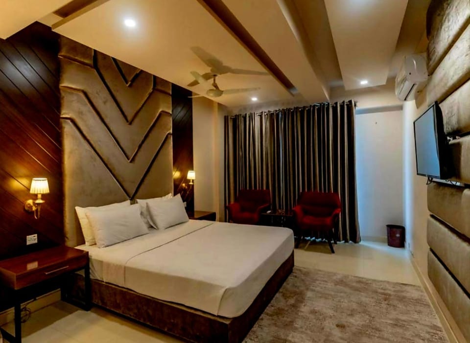 Bed, Bedroom, air conditioner