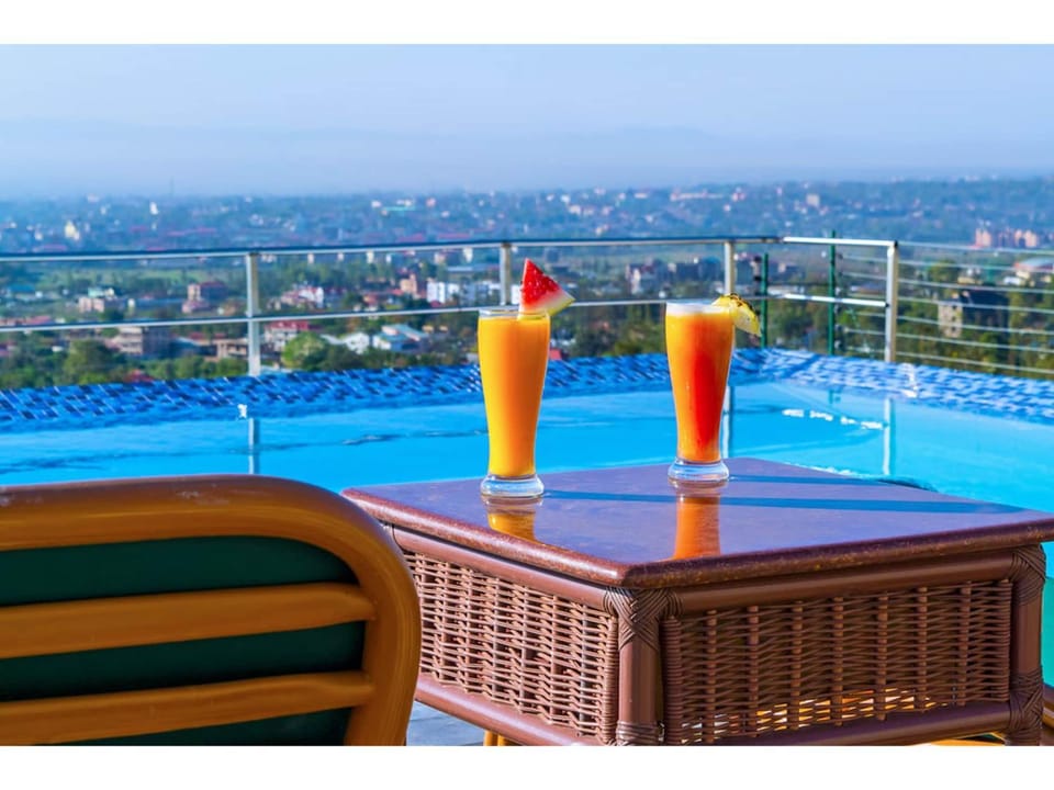 Day, Swimming pool