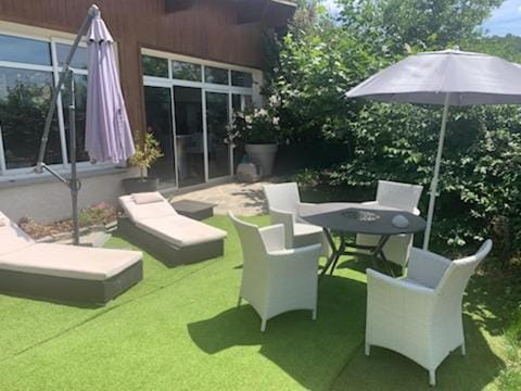 Patio, Garden, Garden view, sunbed