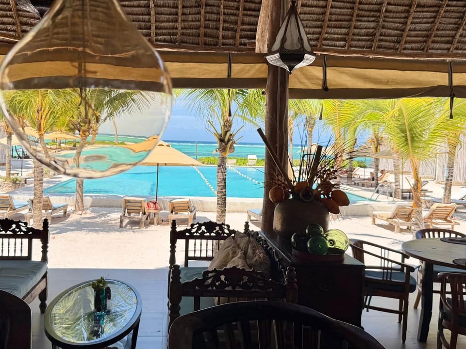 Restaurant/places to eat, Lounge or bar